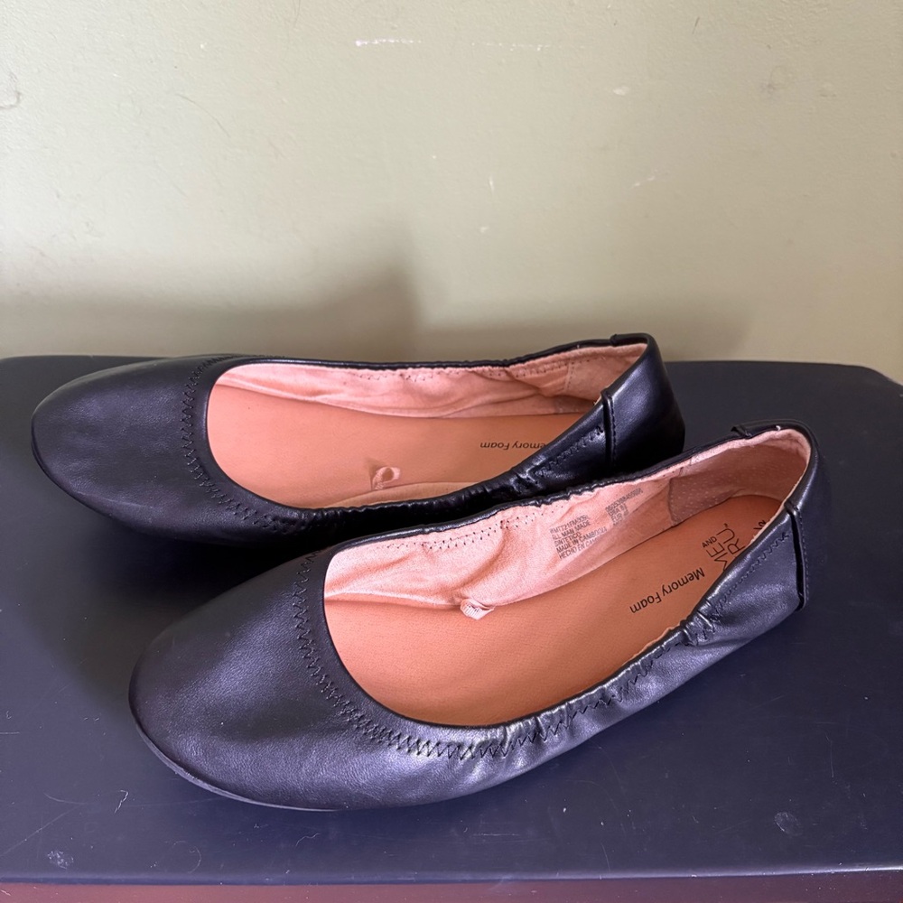 Black Ballet Flats